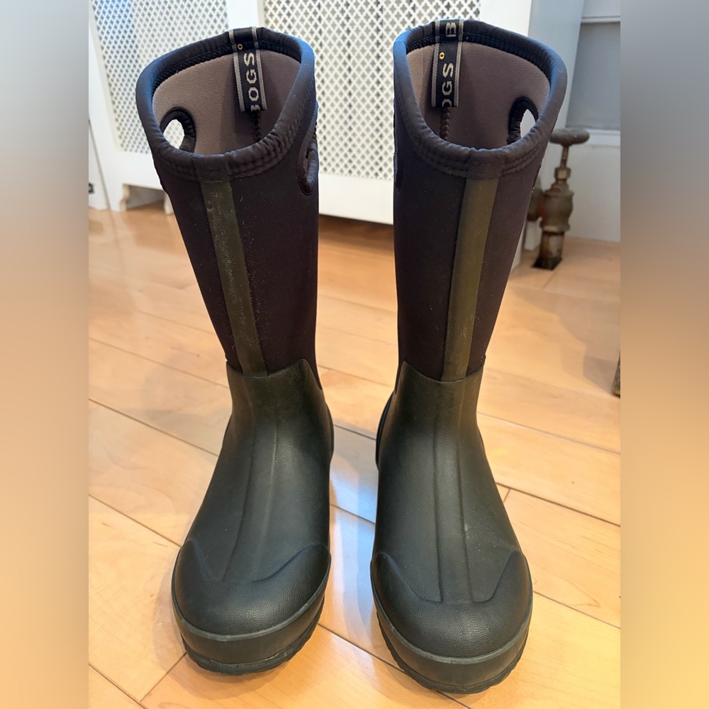 Bogs women’s classic high pull on handle waterproof boots size 8/39